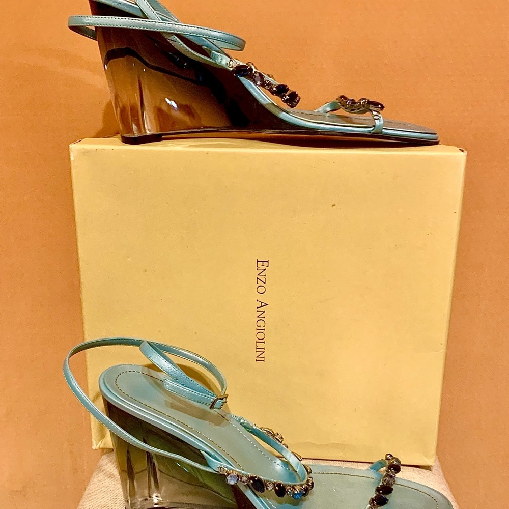Clear which heel sandals